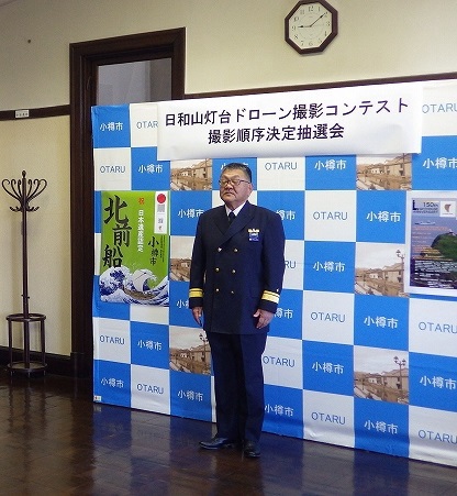 �I��֌���̈��A�𑗂鏬�M�C��ۈ�����