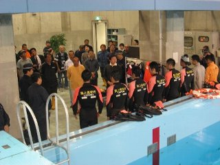 2.体験会をサポートする横浜海上保安部いず潜水士の紹介