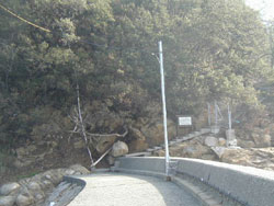 鍋島灯台入り口