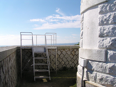 �P������W�]��̊K�i�摜�i�R����������ʁj