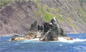南硫黄島近傍の三星岩