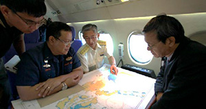 訓練の様子(当庁航空機内)