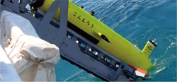 AUVごんどう投入の様子