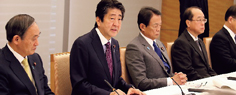 発言する安倍総理大臣