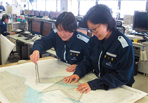 女性運用管制官
