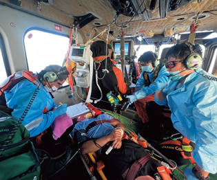 救急救命士・救急員による機内での救急活動