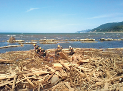 巡視船「やひこ」潜水士による潜水捜索