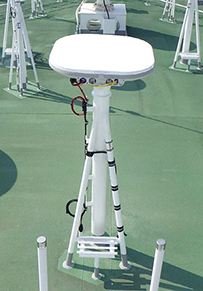 �����D�̍b�ɐݒu���ꂽ�uOneWeb�v�̃A���e�i