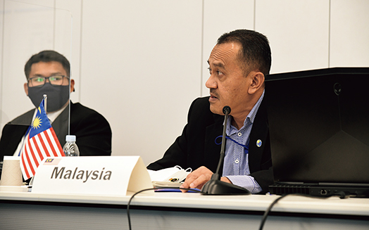 国際会議で発言するマレーシア水路部長(JICA研修修了生)