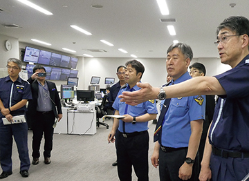 �؍��C�m�x�@�����ɂ����p�C���ʃZ���^�[���w