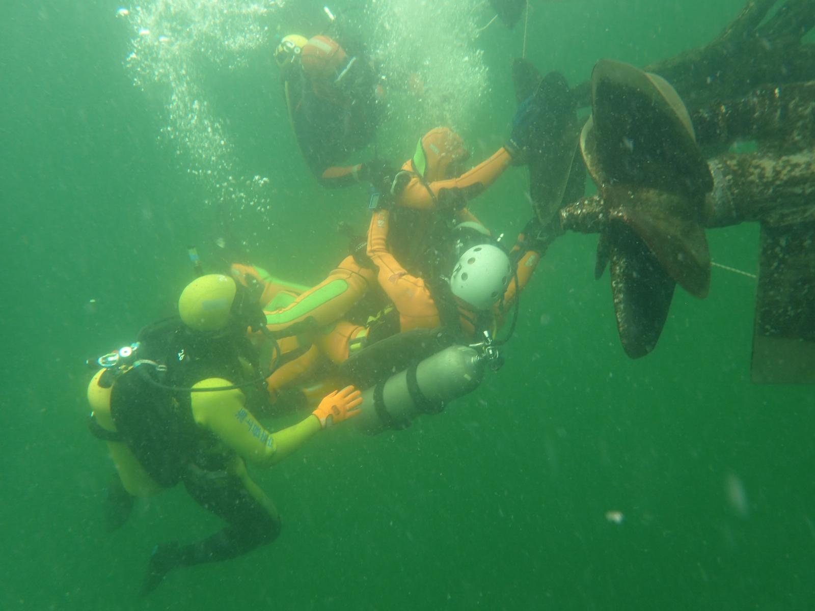 潜水訓練(要救助者搬送) 潜水訓練(要救助者搬送)