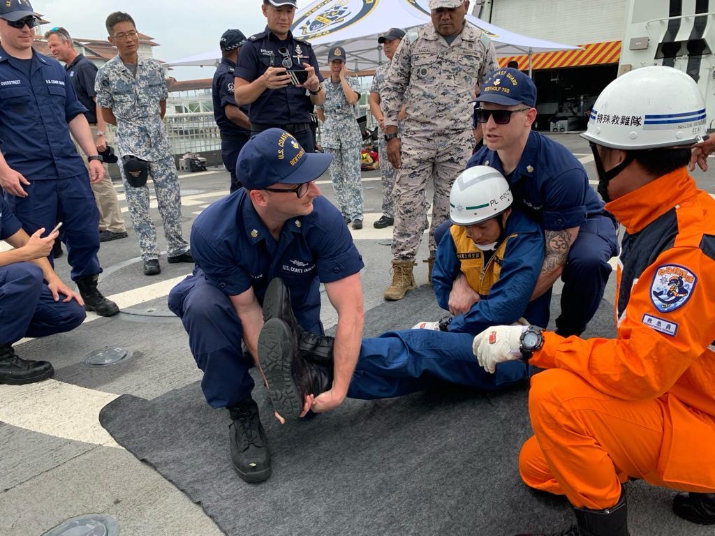 USCG巡視船での四機関合同技術交流 USCG巡視船での四機関合同技術交流