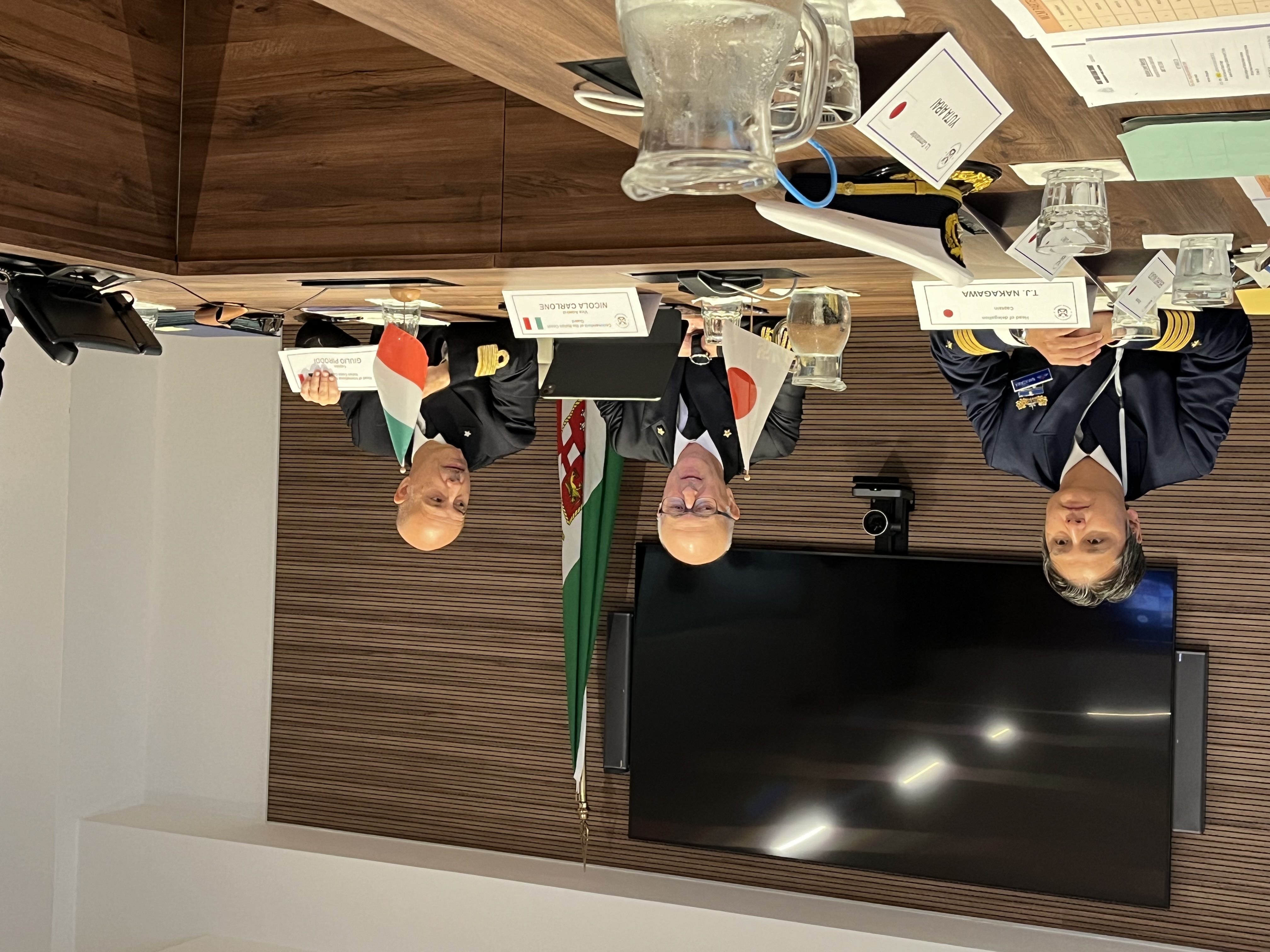 イタリア沿岸警備隊長官(中央)挨拶 イタリア沿岸警備隊長官(中央)挨拶