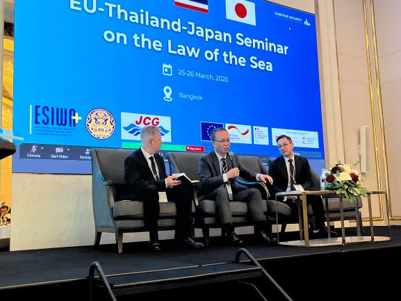 「航行の権利と沿岸国の管轄権」で講義を行う古谷教授 「航行の権利と沿岸国の管轄権」で講義を行う古谷教授