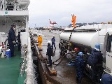 巡視船「あまぎ」搭載の軽油40キロリットルを提供