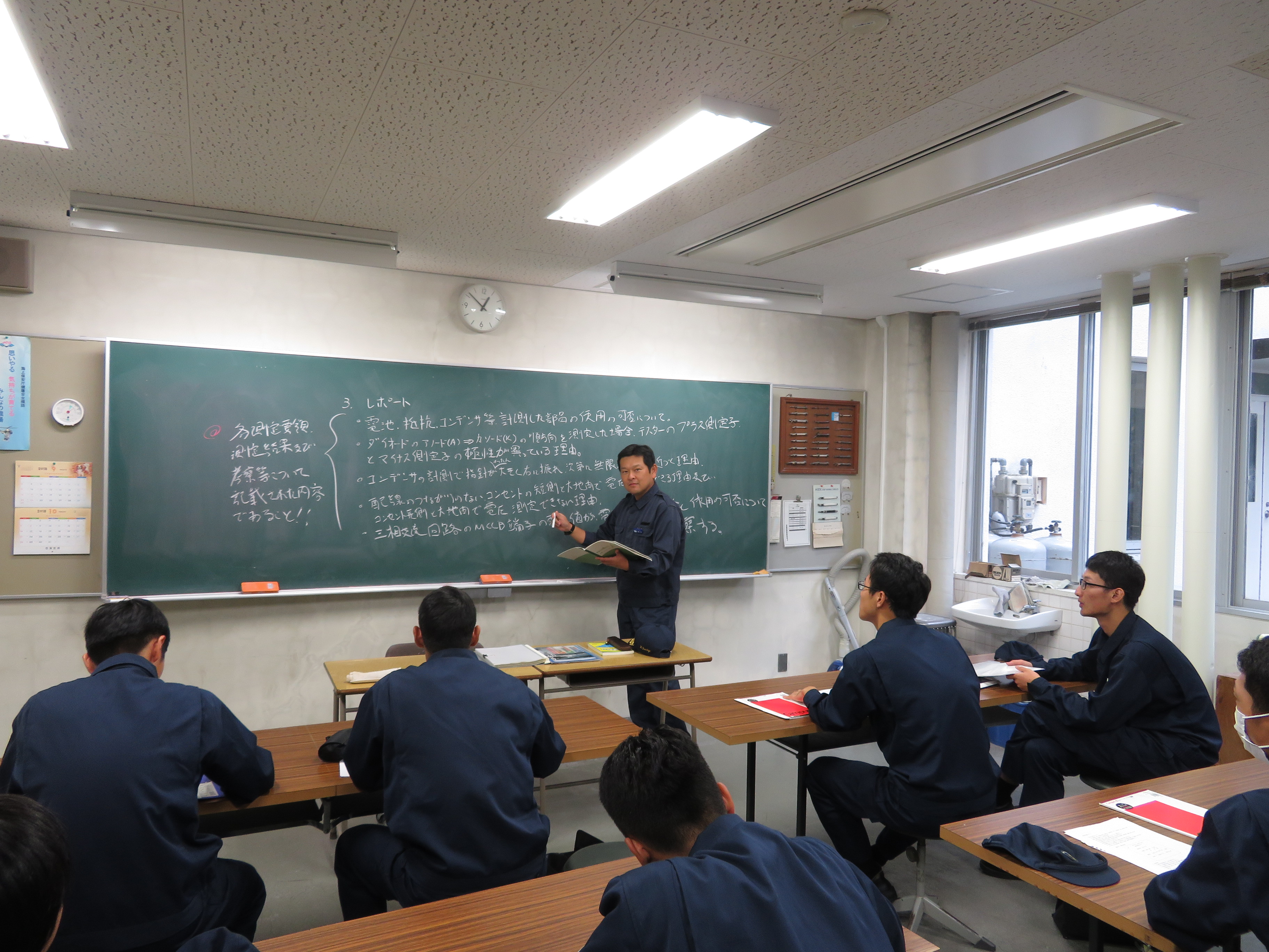 学校教官